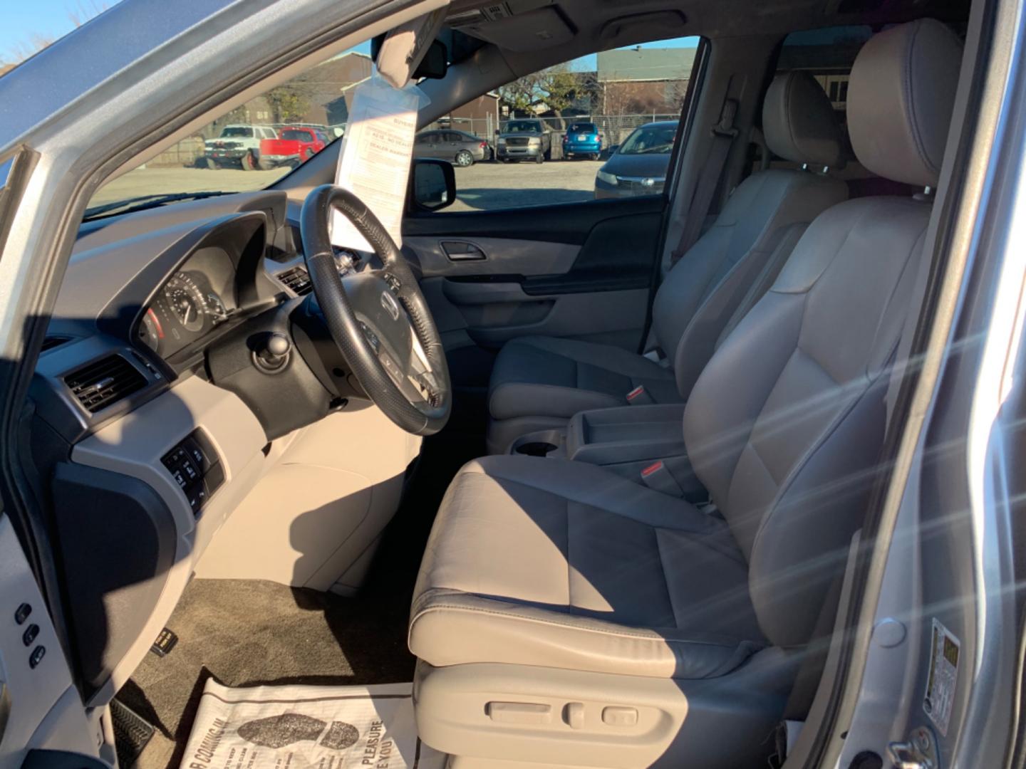 2012 Blue /gray Honda Odyssey Touring (5FNRL5H94CB) with an 3.7L L5 DOHC 20V engine, AUTOMATIC transmission, located at 1830 North Belt Line Road, Irving, TX, 75061, (469) 524-0199, 32.834373, -96.993584 - Photo#7